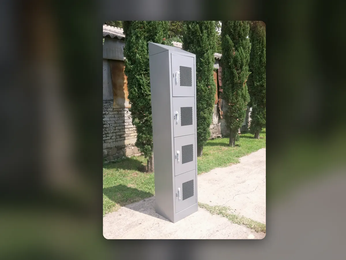Locker metálico de cuatro puertas